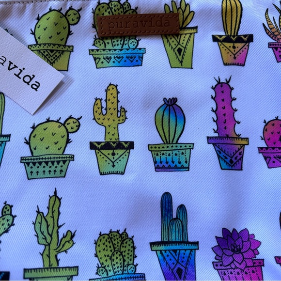 PuraVida LG Cactus Zipper Cosmetic Bag - Picture 2 of 5